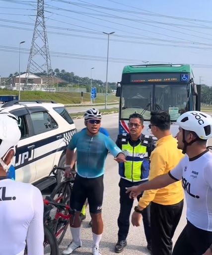 视频|公路脚车越线?巴士司机踹人?马路争执视频引热议