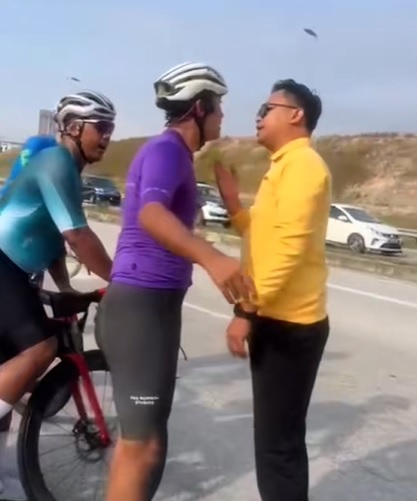 视频|公路脚车越线?巴士司机踹人?马路争执视频引热议