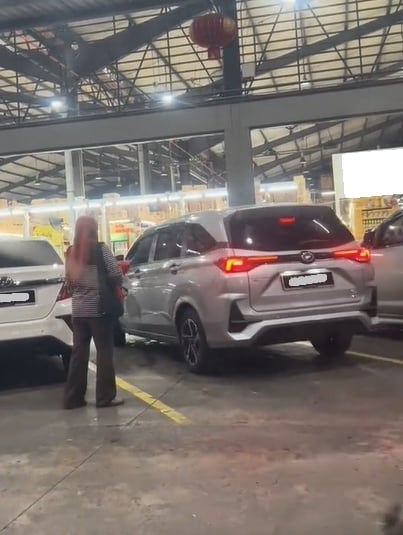视频|又有妇女人肉霸车位! 戴口罩避免被认出
