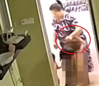 视频|孩子被粗暴喂饭扯头发洗澡 雇主查看监控奔回家怒炒女佣