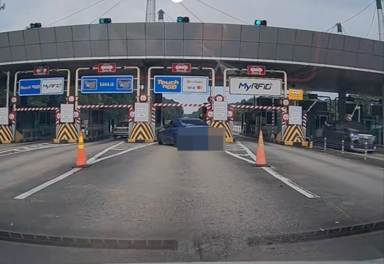 视频|宝马司机蹭过路费?趁机“尾随闯关”惹众怒