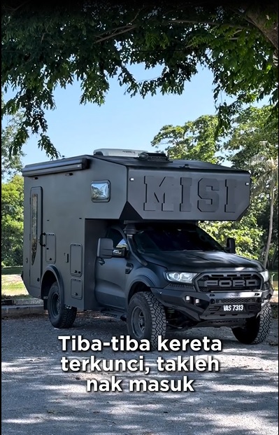 视频|开到满头大汗衣物湿透 锁匠解锁竟不收钱!