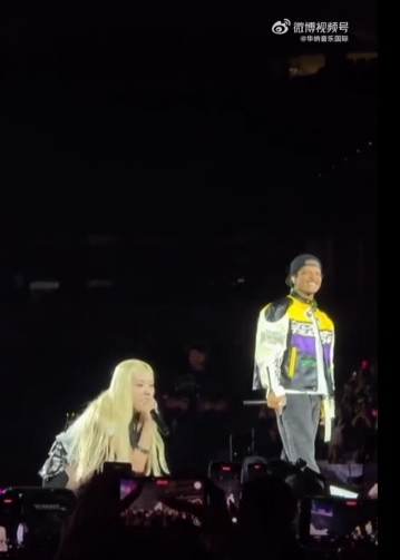 视频|火星人助阵Rosé《APT.》 BLACKPINK洛杉矶开唱嗨爆