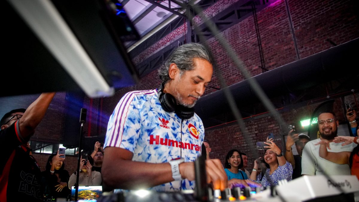 视频|电台首办咖啡狂欢派对 凯里耍帅化身DJ Cage打碟