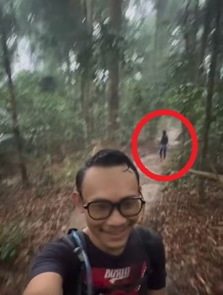 视频|男子爬山惊见“武士幽灵”? 网民质疑自导自演炒流量