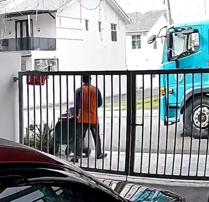 视频|留纸条“慰劳”垃圾工人 女子小小举动感动网民