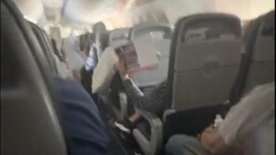 视频| 空调故障机舱温度飙54度 空服员劝“冥想冷静”乘客傻眼