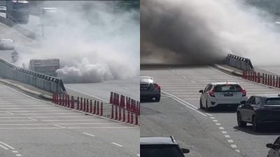 视频|罗里行驶突冒白烟 滚滚浓烟阻碍交通