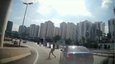 视频|老翁从容横跨高速路 网民惊呼：他是熟脸孔！