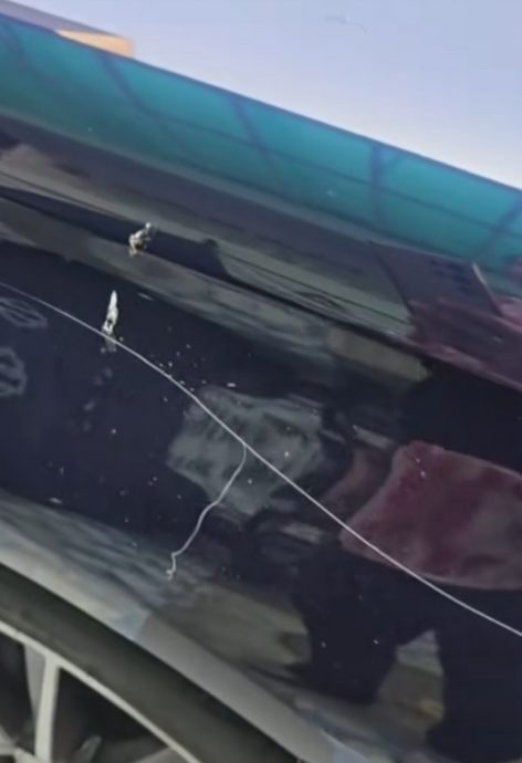 视频|路过刮花车身 男子可恶行径被拍下