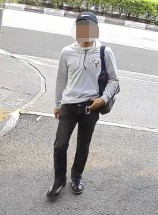 视频|路过刮花车身 男子可恶行径被拍下