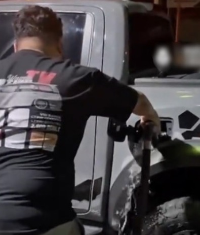 误将汽油注入柴油车怎办?“土豪”这么做差点引爆大火