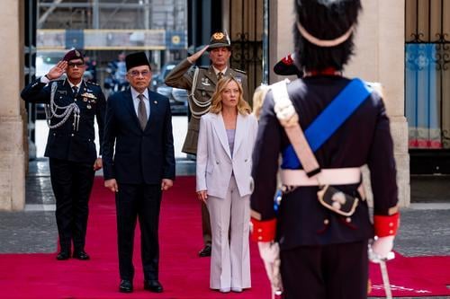 请再补进安华访意大利