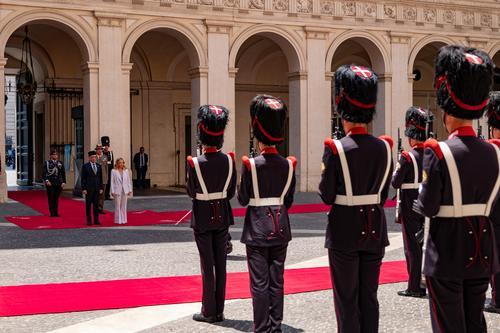 请再补进安华访意大利