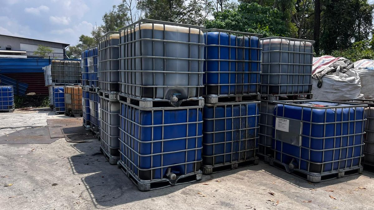 请签发-大都会/士毛月河出现异味 非法回收厂是祸首/4图