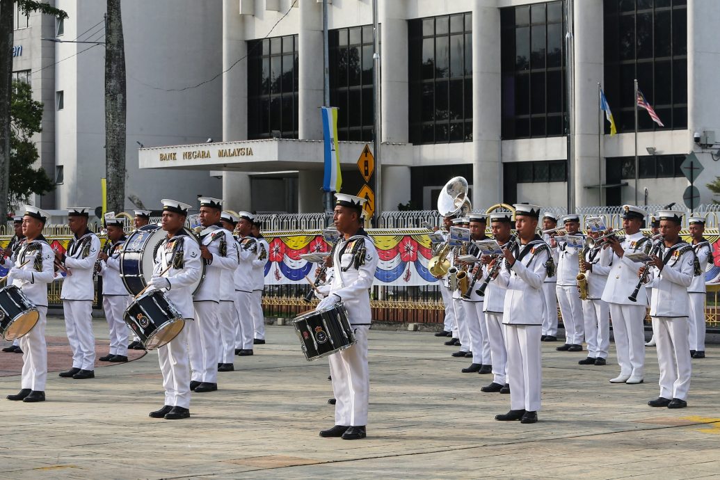 请签发∕第3版主文（大北马）南利达立吁槟民实践对君主制度的尊重