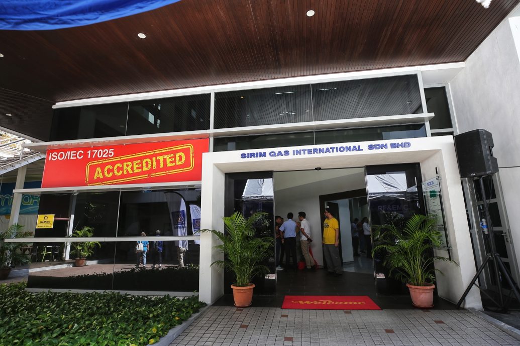 请签发∕第3版主文（大北马）曹观友为槟捎好消息　明年财案拨款增加