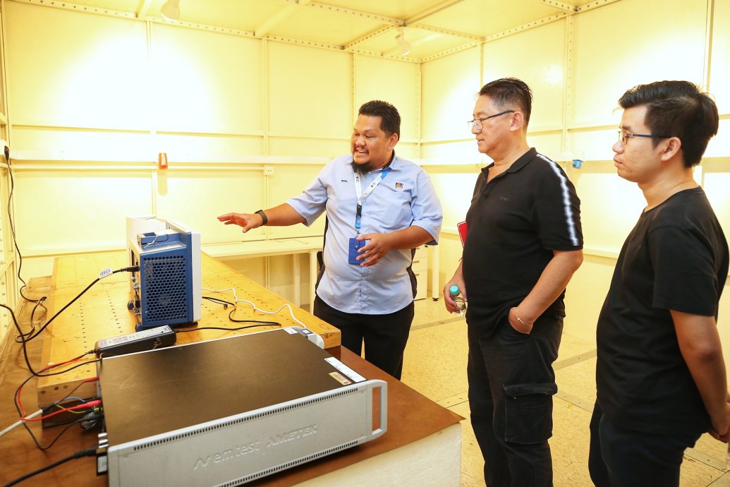 请签发∕第3版主文（大北马）曹观友为槟捎好消息　明年财案拨款增加