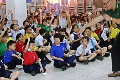 “有奖填字游戏”来到浮罗山背  圣心与育才学生踊跃抢答    