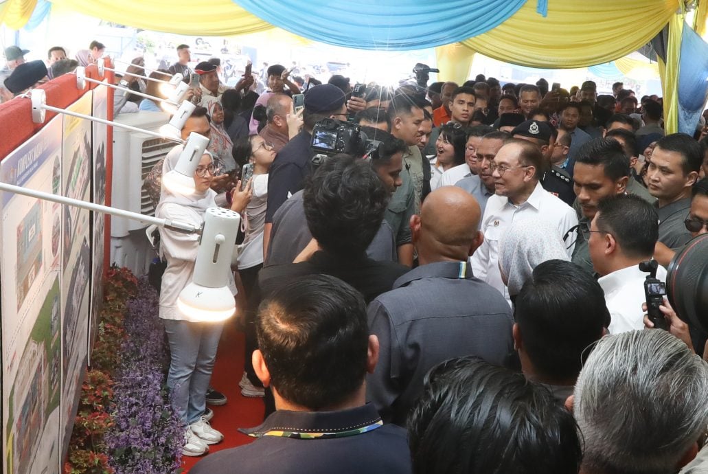 请签发(大北马)安华批准公巴综合商场建Mini UTC 另拨500万发展费予西南区