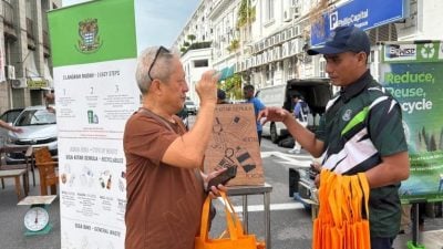 虽回购价不够付车费  市民乐见 玻璃瓶罐终于回收有门 