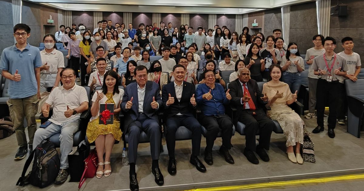 请签发（大北马）翁诗杰：越来越少年轻人追求文学创作乃文坛隐忧