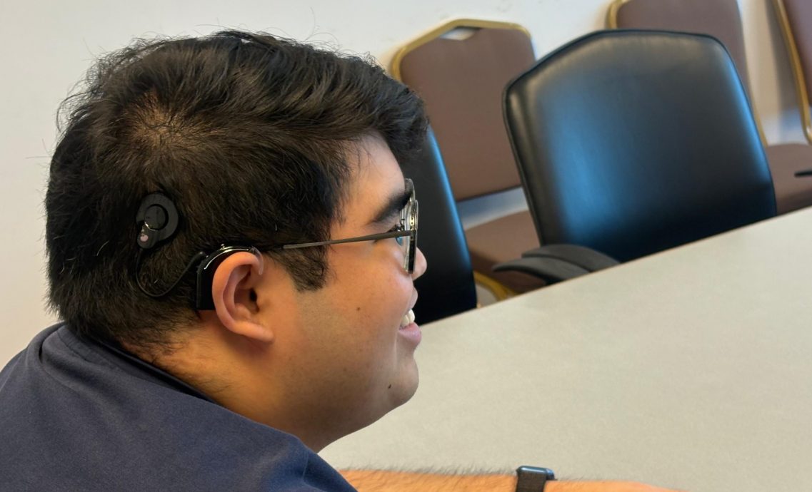 请签发（大北马）静默中重生的听见　王建威的人工耳蜗人生路