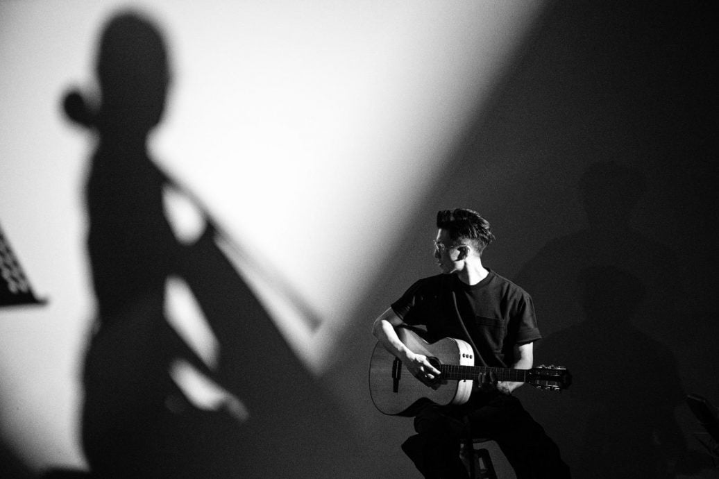 谢霆锋24年后重唱《香水》 邀欧阳娜娜拉大提琴合唱