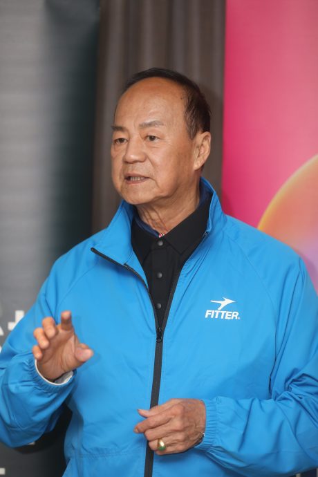 谭俊彦为给狄龙送惊喜 招认对父母谎报行程