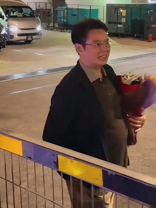 谭咏麟凸肚快速增大 网忧非单纯发福