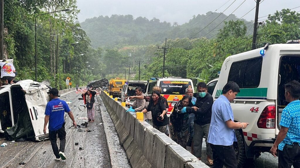 货车下坡失控连撞5车 “百死弯道”再夺3命
