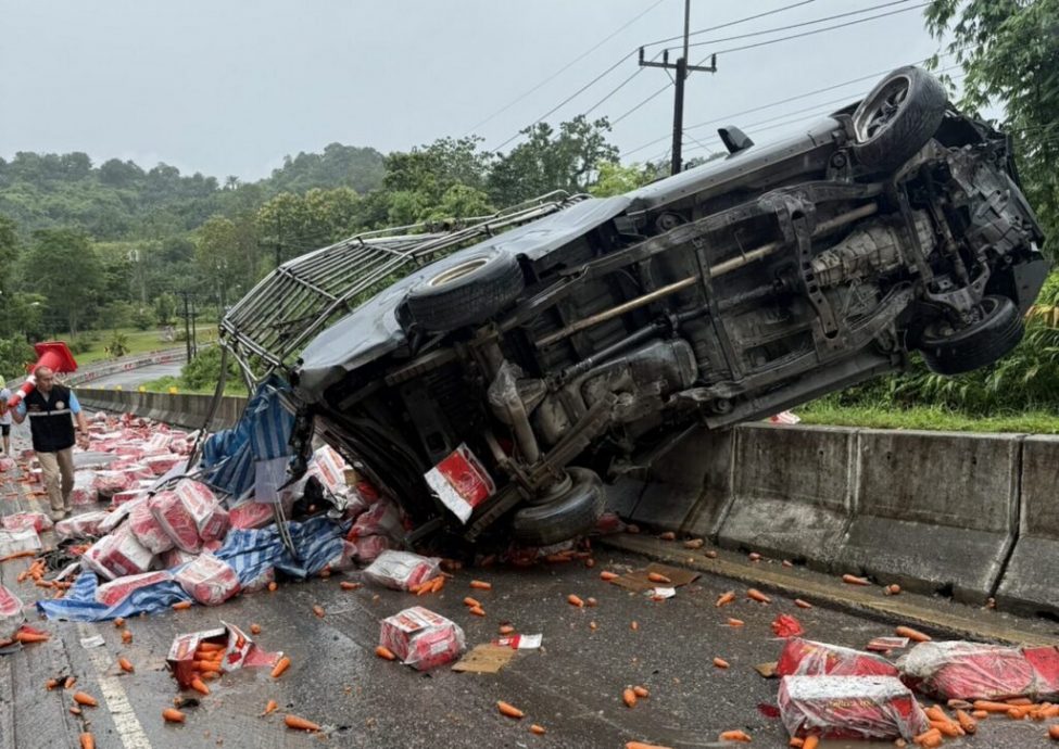 货车下坡失控连撞5车 “百死弯道”再夺3命