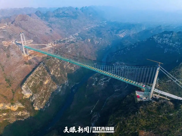 贵州在建世界第一高桥配套“空中电梯”封顶　可体验蹦极、云端漫步
