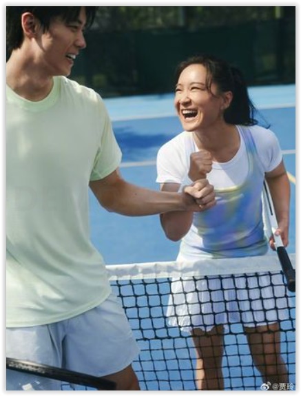 贾玲亲晒健美身材 粉碎复胖传闻