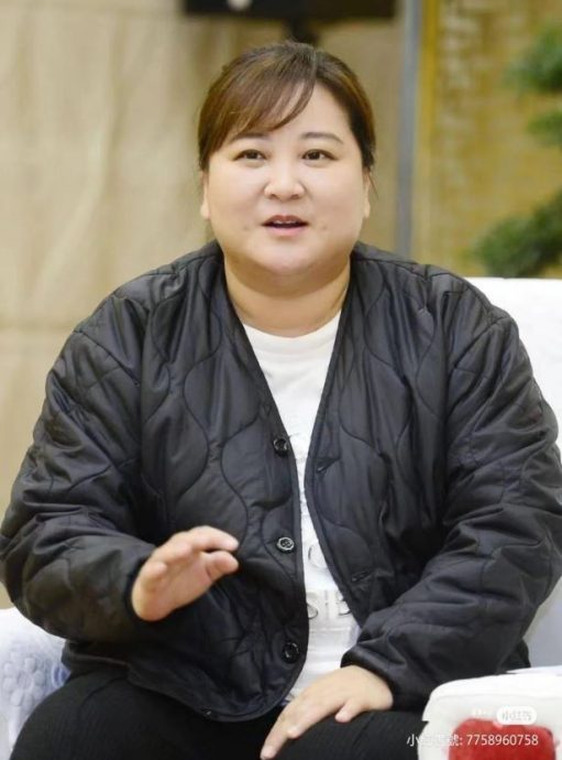 贾玲亲晒健美身材 粉碎复胖传闻