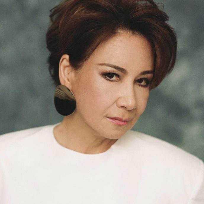 赴英托运遭遇监守自盗 甄妮控诉贵重物品被偷光