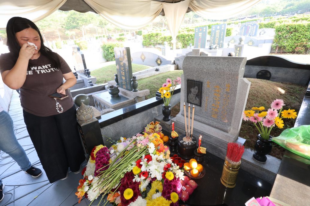 赵明福逝世16周年公祭|视频|“我真的只要真相！” 赵母现场失声痛哭