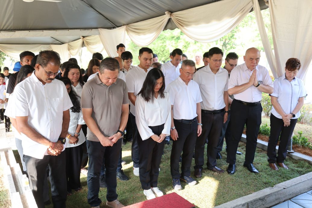 赵明福逝世16周年公祭|视频|“我真的只要真相！” 赵母现场失声痛哭