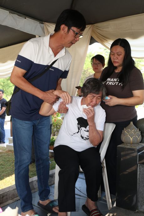 赵明福逝世16周年公祭|视频|“我真的只要真相！” 赵母现场失声痛哭