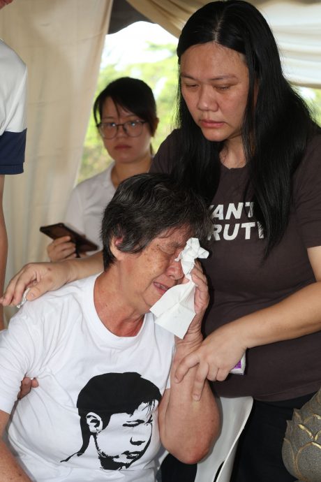 赵明福逝世16周年公祭|视频|“我真的只要真相！” 赵母现场失声痛哭