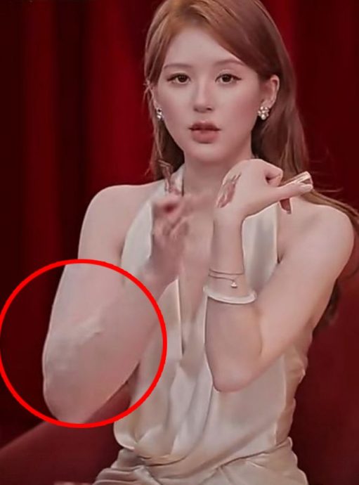 赵露思开直播手臂惊见白粉末 粉丝护航揭实情