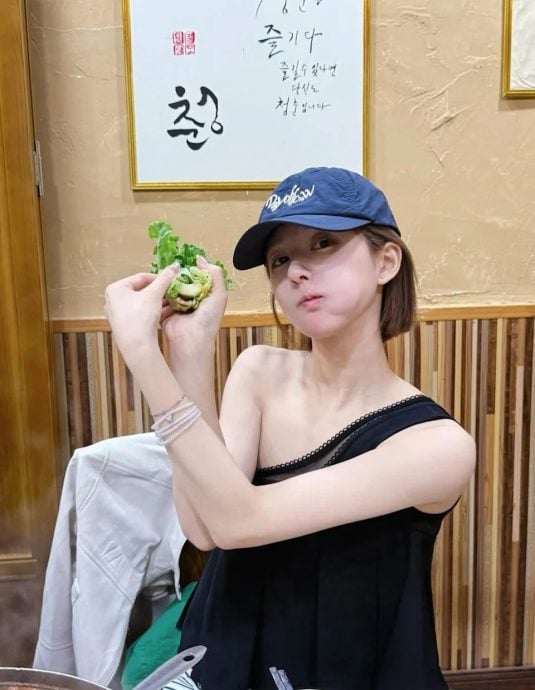 赵露思社群“1认证消失”疑解约 经纪公司急回应