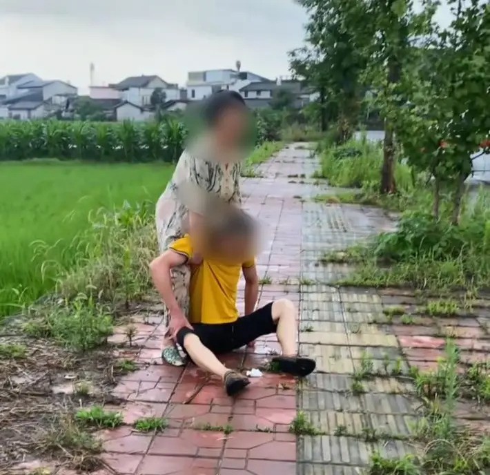 跟妻子吵架一时赌气 夫喝半瓶农药幸获救