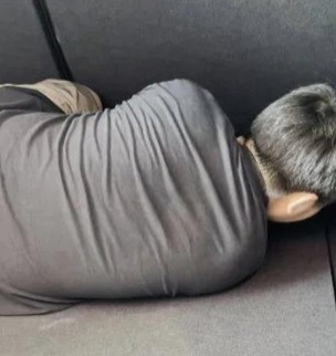 跟生父继母远行车不够坐 9岁男童竟被安置后备箱