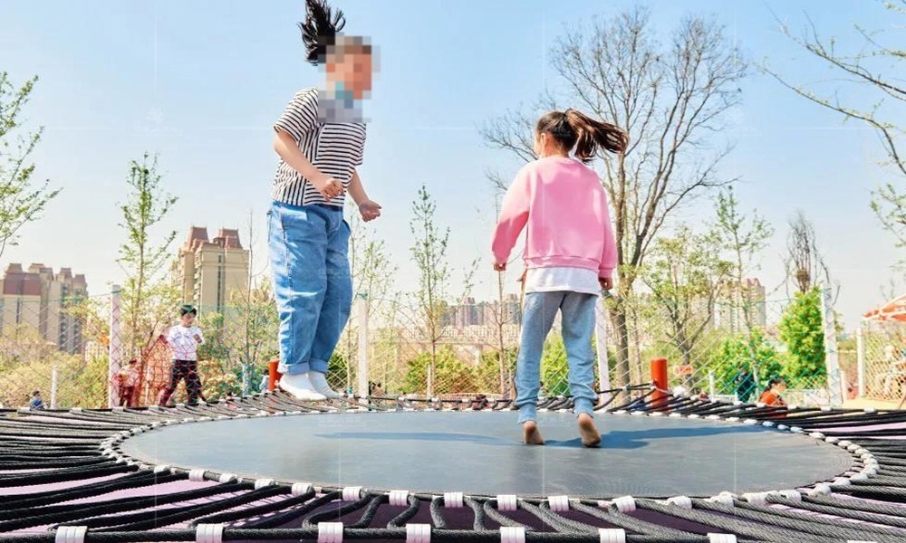 蹦床玩乐藏隐患？母亲曝子瘫痪经历吁家长警惕