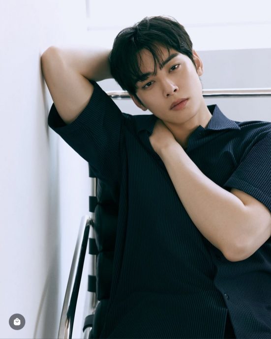 车银优入伍前开直播 害羞抚头:真的不习惯