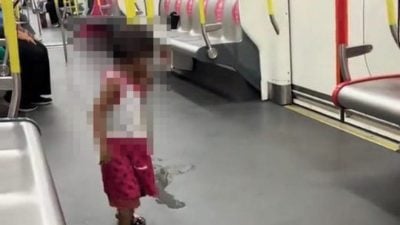轻快铁车厢变厕所？女童当众便溺 母亲冷眼旁观惹众怒