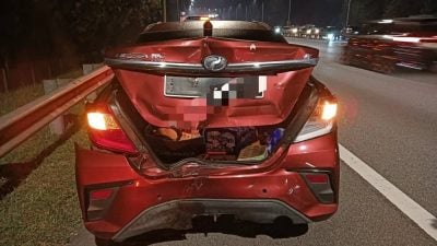 轿车因前方车祸而减速  后方骑士直撞车尾伤重身亡