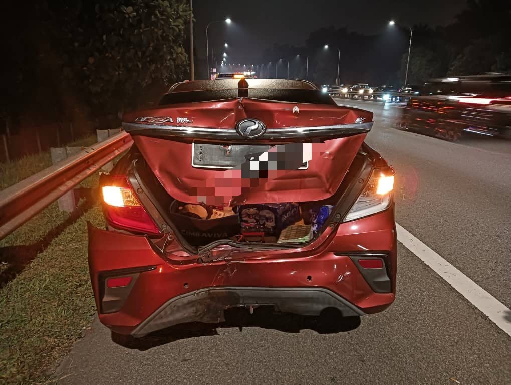 轿车因前方车祸而减速·后方骑士直撞车尾伤重身亡