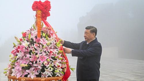 还是用这张 卢沟桥事变88周年 习近平赴山西向“百团大战”阵亡将士献花